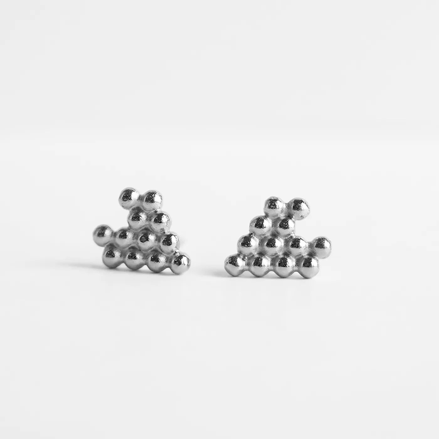 Produktbild Ohrstecker - gepunktetes Herz - klein - silber